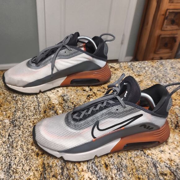 Rare Nike Air Max 270 Sneakers CV8835-001 Size 10 US main image 9